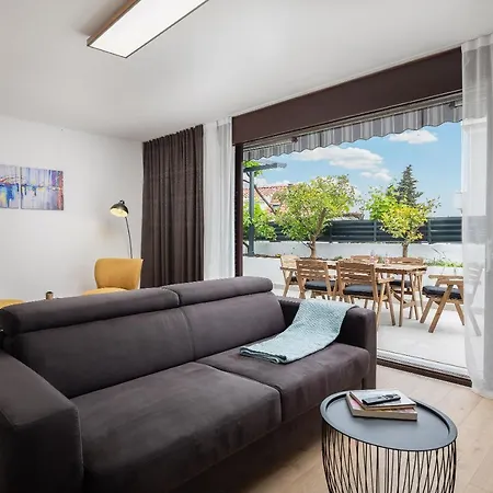 Lemon Tree Luxury, Free Parking Apartment *