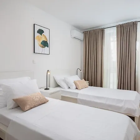 Lemon Tree Luxury, Free Parking Apartment *